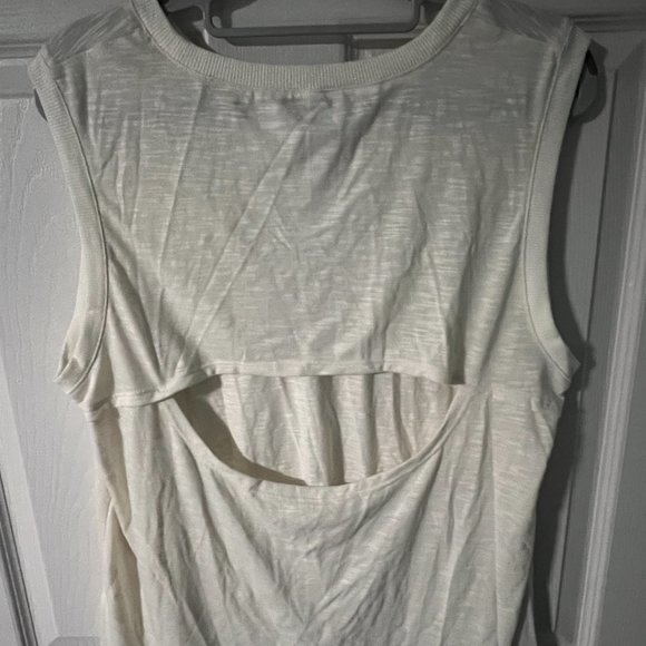 Set of 2 Women's XL All in Motion Workout Tank - Picture 3 of 6